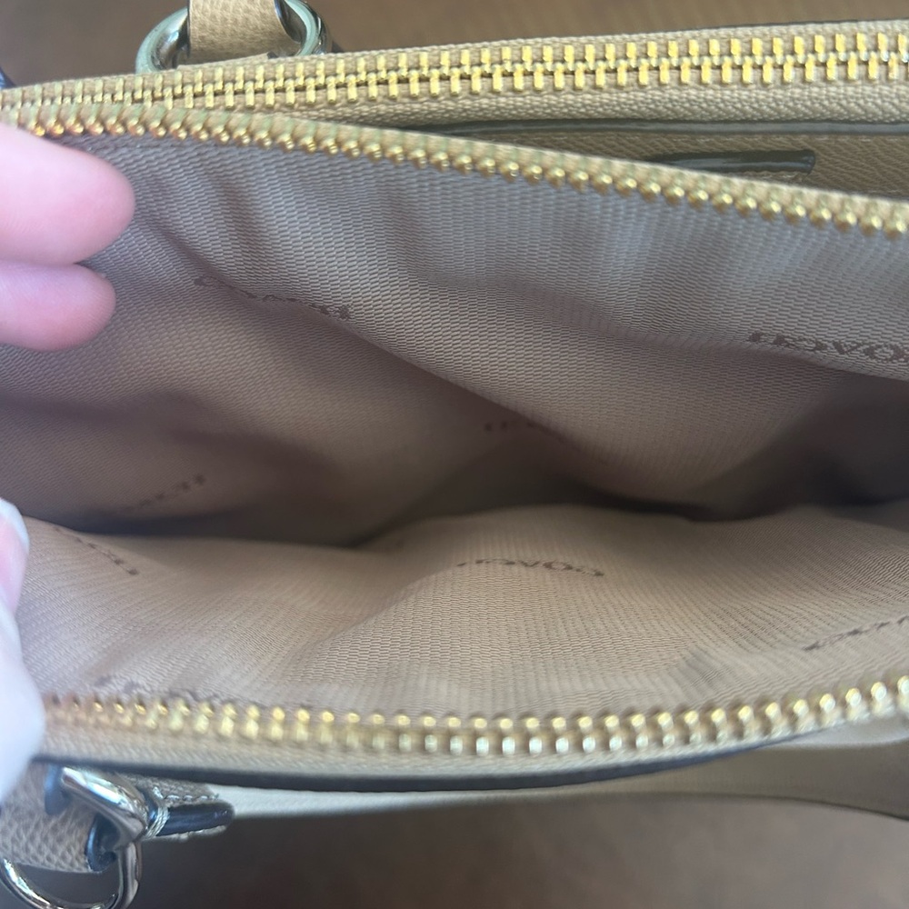 COACH F33995 LINUD CARRYALL BAG Tan/Cream Crossgrain Leather with Gold Hardware - Picture 5 of 9